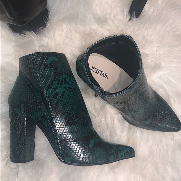 Green snake skin heeled booties - Picture 2 of 4